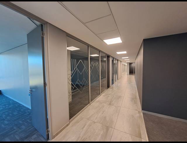 3,438M² OFFICE TO LET IN WAVERLEY